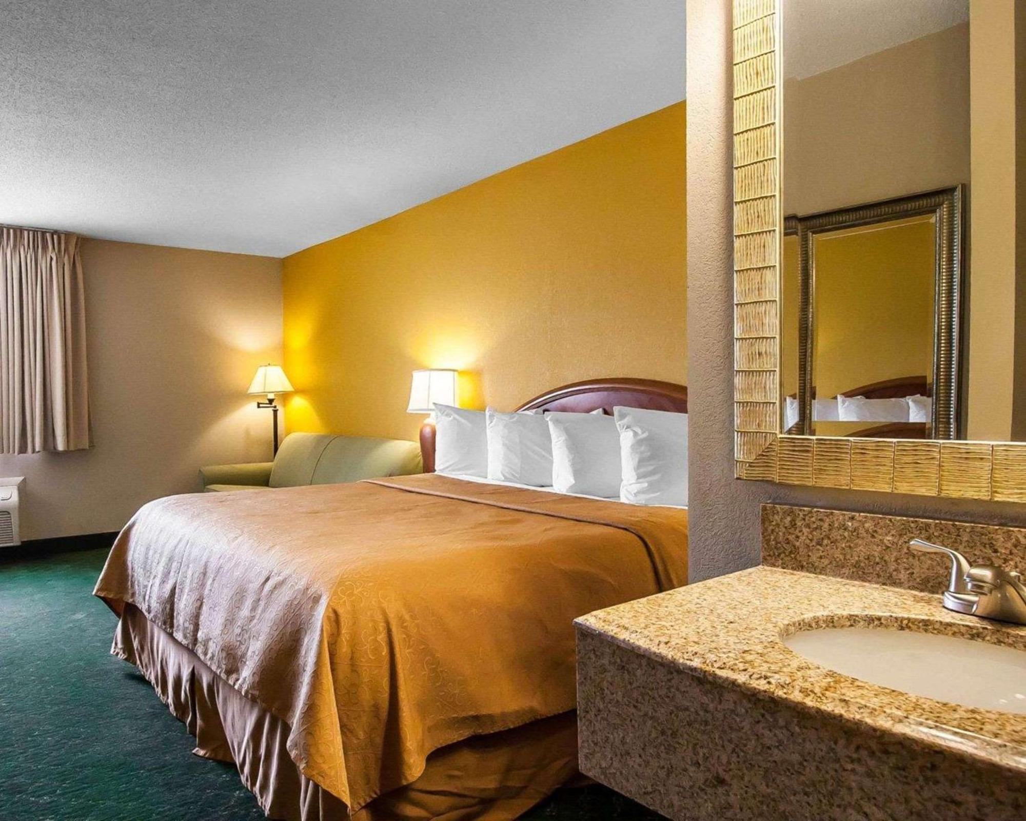 Quality Inn Cairo I-57 Bagian luar foto