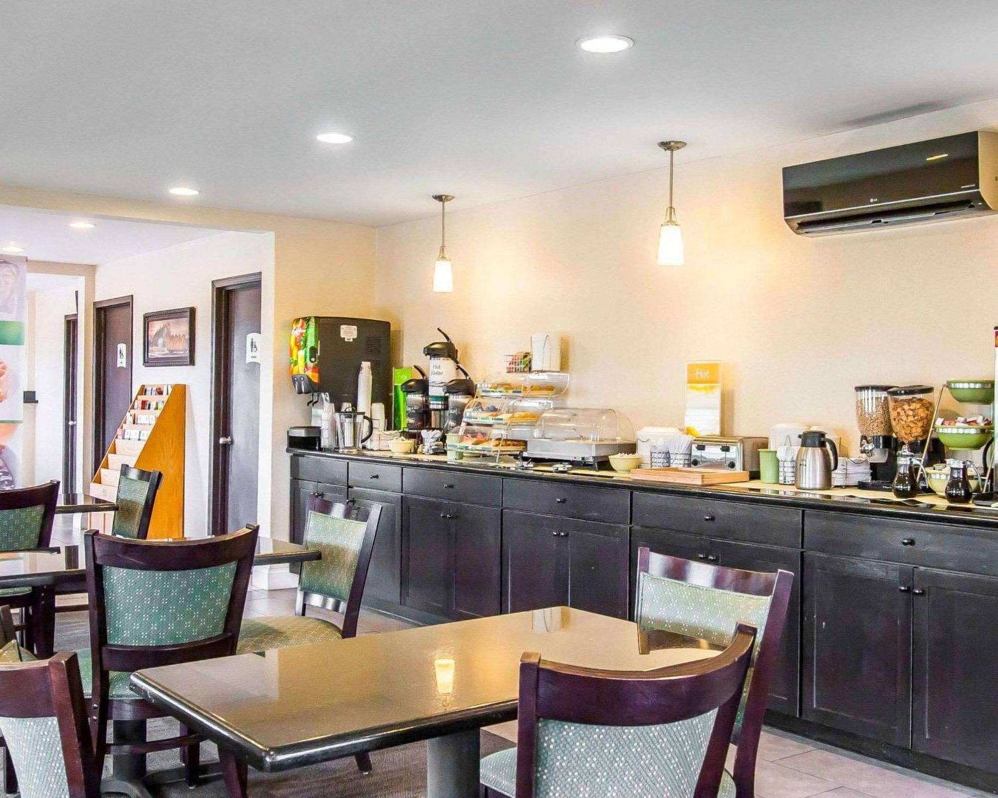 Quality Inn Cairo I-57 Bagian luar foto