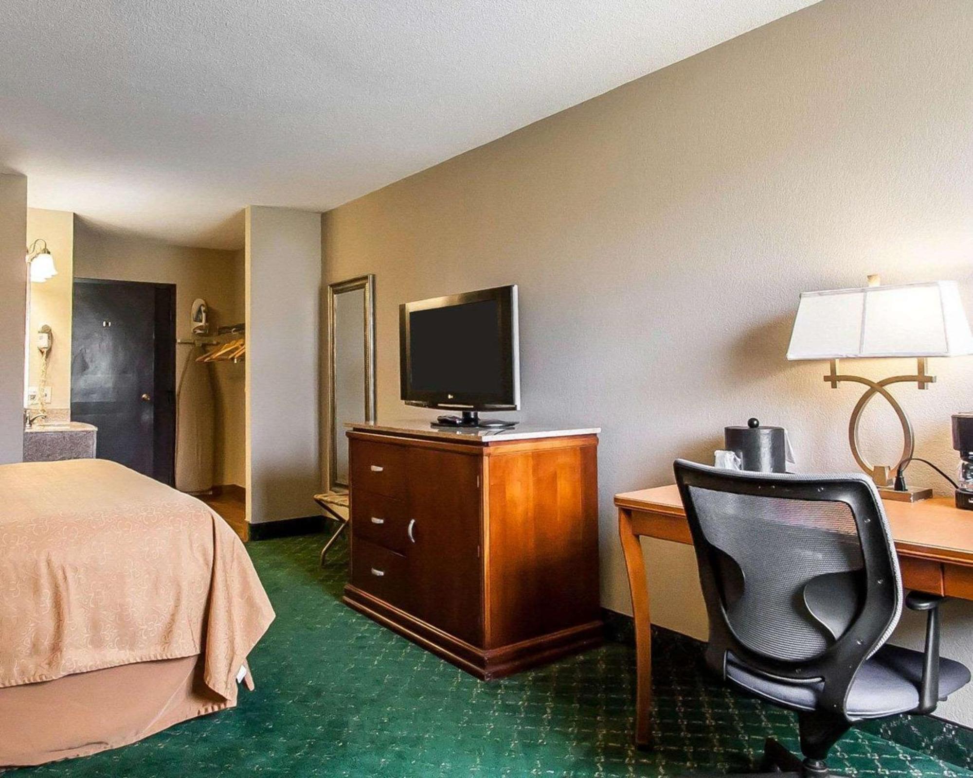 Quality Inn Cairo I-57 Bagian luar foto
