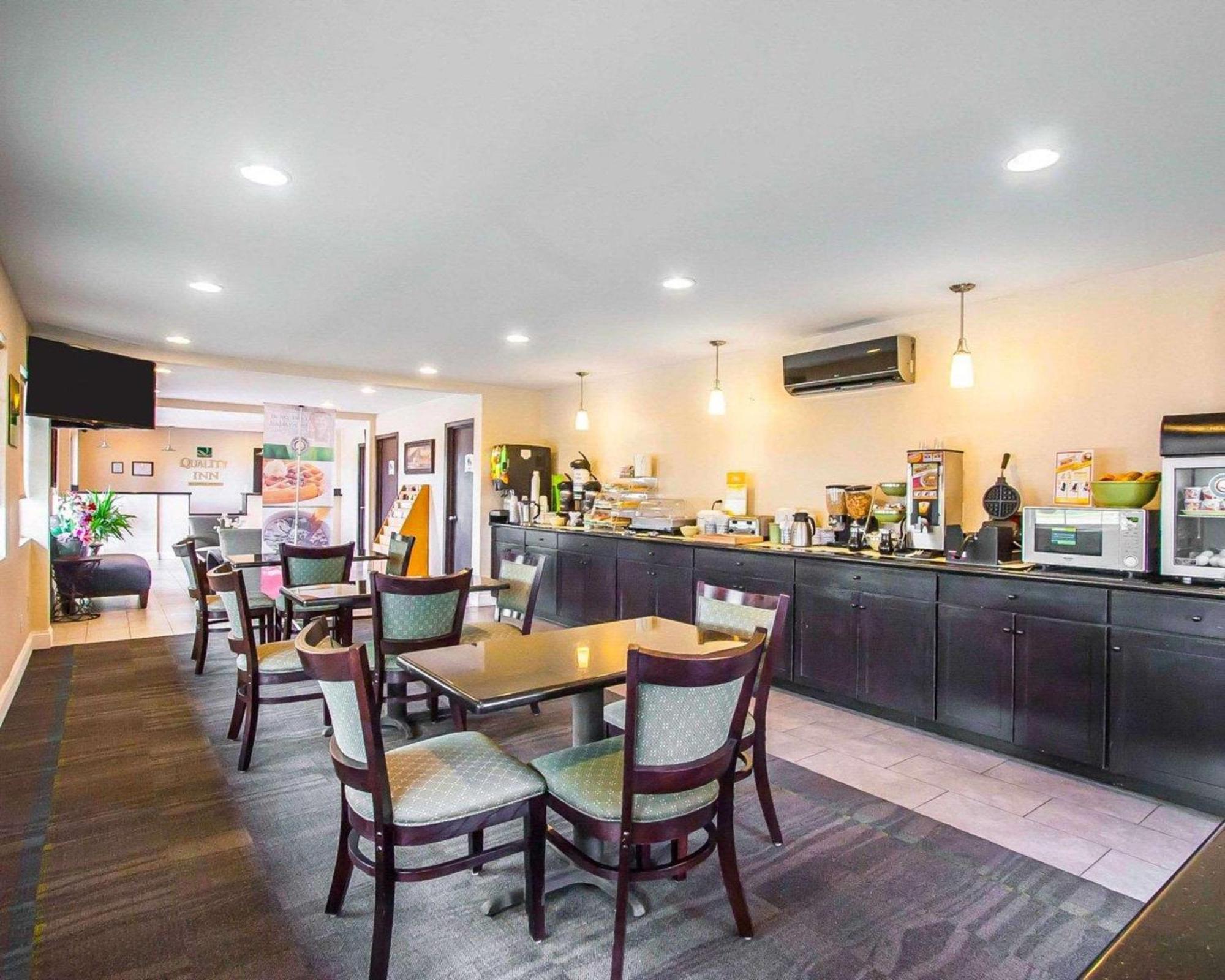 Quality Inn Cairo I-57 Bagian luar foto