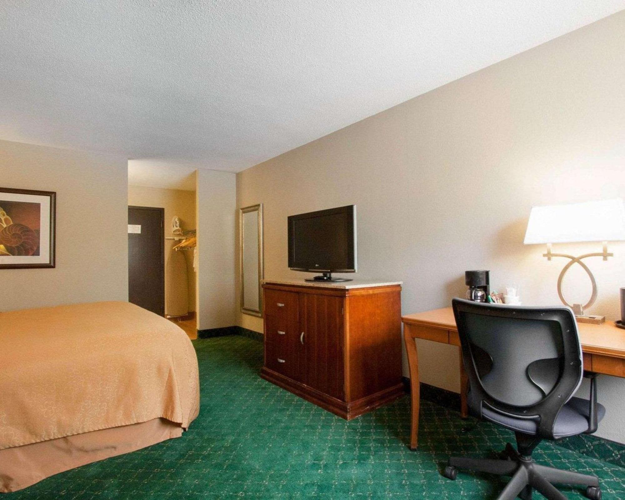 Quality Inn Cairo I-57 Bagian luar foto